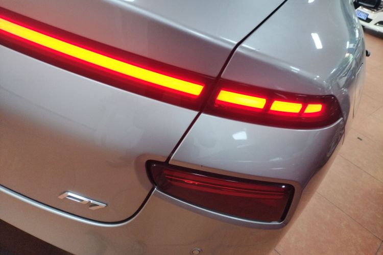 小鹏P7 2022款 480N+车身外观6006