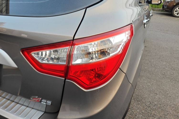 长安CS35 2016款 1.6L 自动豪华型 国IV车身外观9