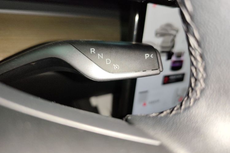 特斯拉 Model Y 2022款 改款 后轮驱动版中控内饰18