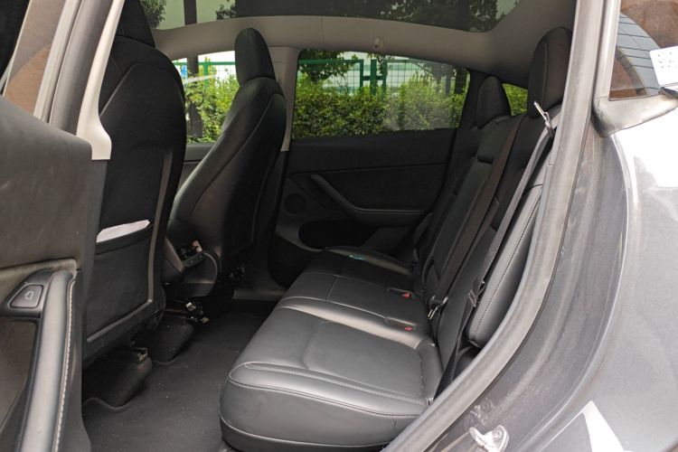 特斯拉 Model Y 2021款 长续航全轮驱动版中控内饰21