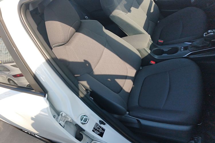 丰田 卡罗拉锐放 2022款 2.0L 精英版局部细节41