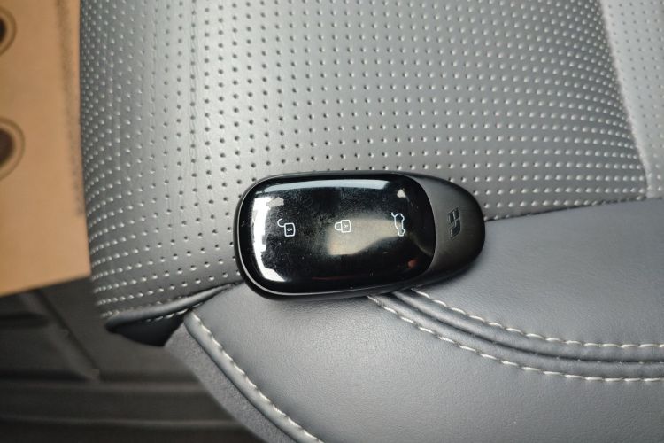 理想汽车 理想ONE 2021款 增程6座版中控内饰11