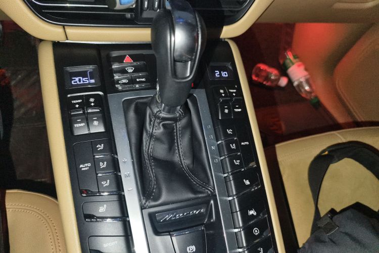 保时捷 2018款 Macan 2.0T中控内饰18