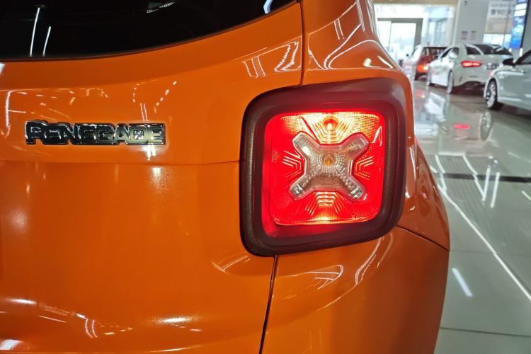 Jeep 自由侠 2017款 180T 自动高能版车身外观9