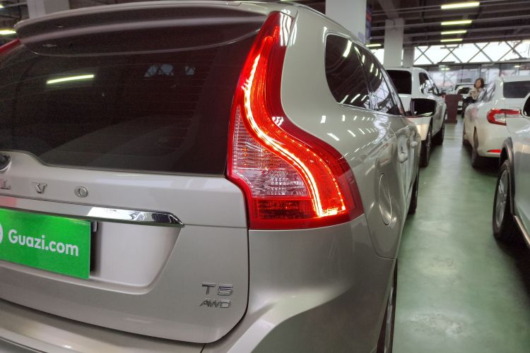 沃尔沃XC60 2017款 T5 AWD 智进版车身外观9