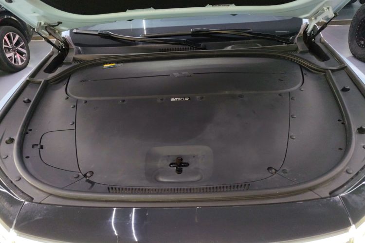 理想汽车 理想ONE 2021款 增程6座版机舱底盘24