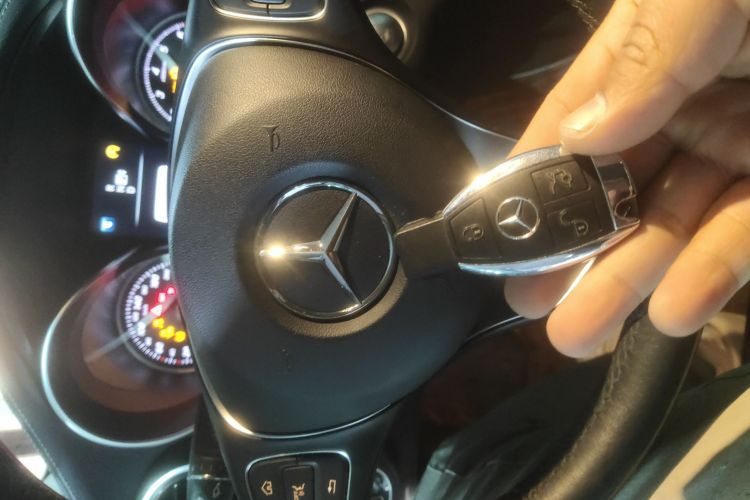 奔驰C级 2015款 改款 C 180 L 运动型中控内饰7001