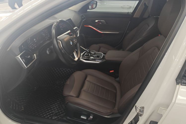 宝马3系 2020款 320i 运动套装中控内饰19