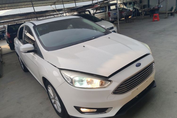 福特 福克斯 2015款 三厢 EcoBoost 125 自动超能风尚型车身外观3