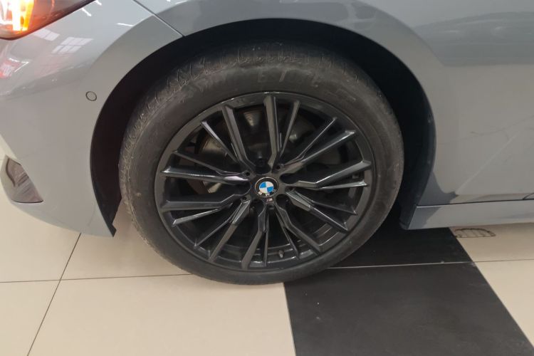 宝马3系 2023款 330i M运动曜夜套装车身外观6007