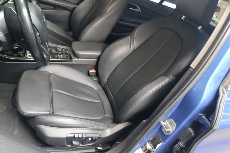 宝马1系 2017款 118i 运动型中控内饰19