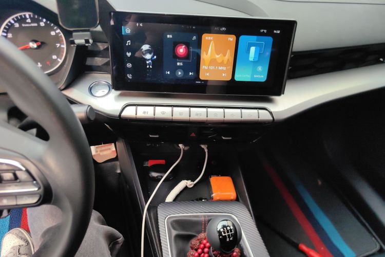 名爵 MG5 2021款 180DVVT 手动青春豪华版中控内饰16