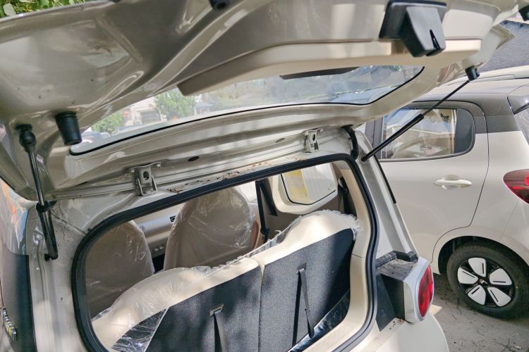 五菱汽车 宏光MINIEV 2024款 第三代 215km 青春版机舱底盘23