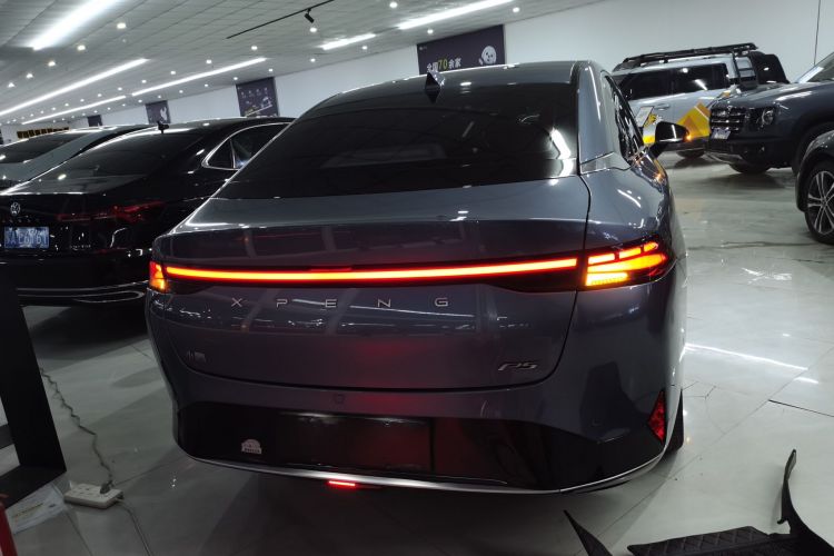 小鹏P5 2022款 460E+车身外观6