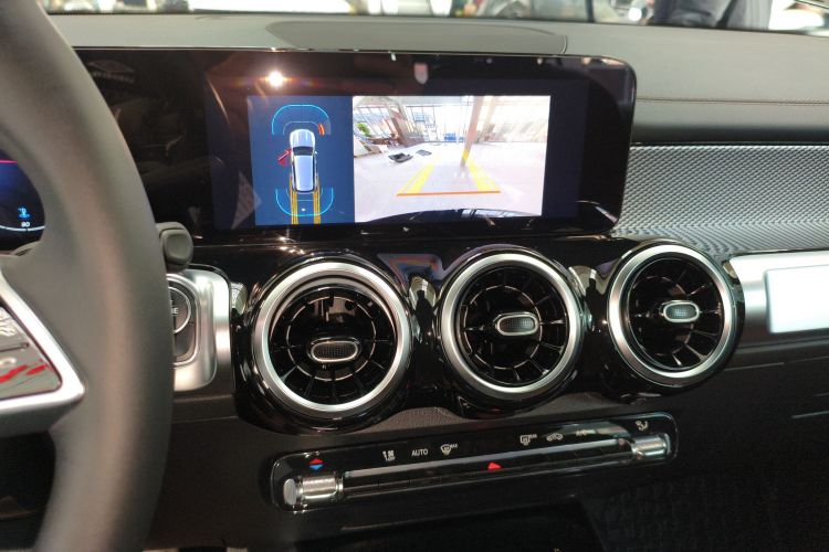 奔驰GLB 2024款 GLB 200 动感型中控内饰16