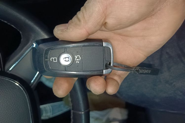 福特 金牛座 2019款 EcoBoost 245 尊享版中控内饰7001