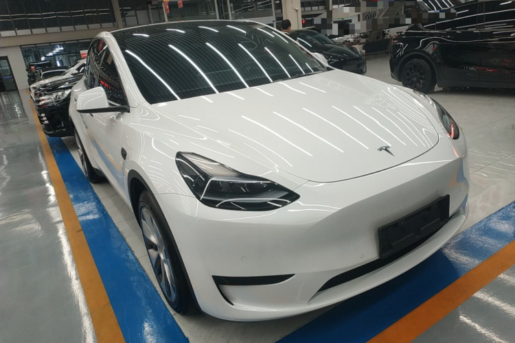 特斯拉 Model Y 2022款 改款 后轮驱动版车身外观3
