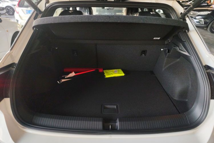 大众 T-ROC探歌 2025款 改款二 300TSI DSG两驱星光版机舱底盘23