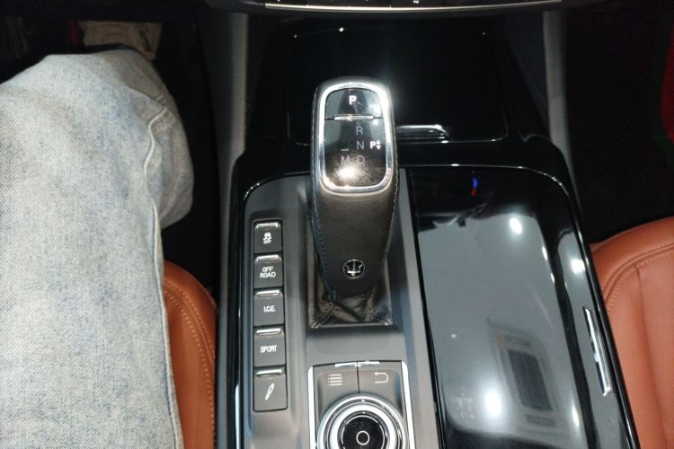 玛莎拉蒂 Levante 2019款 3.0T 标准版 国VI中控内饰18