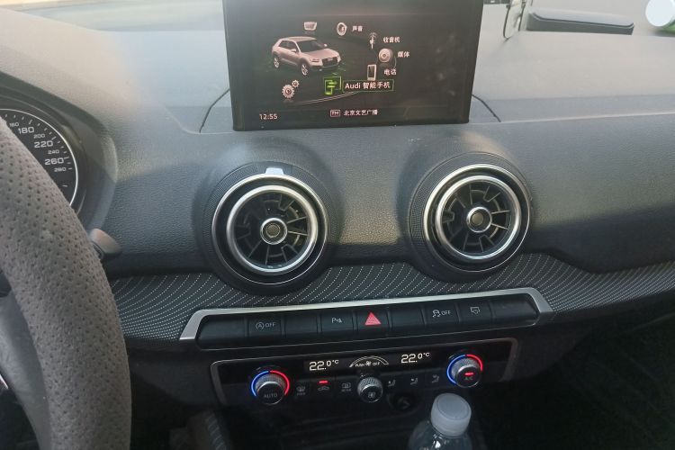 奥迪Q2L 2020款 35 TFSI 时尚动感型中控内饰16