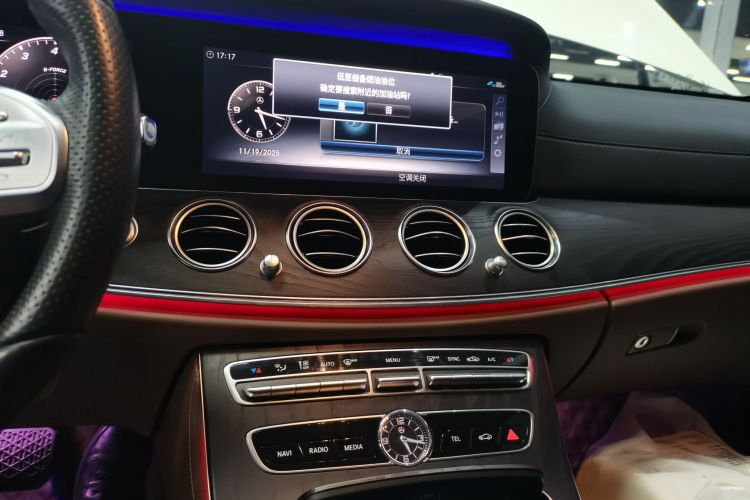 奔驰E级 2019款 E 260 L 运动型中控内饰16