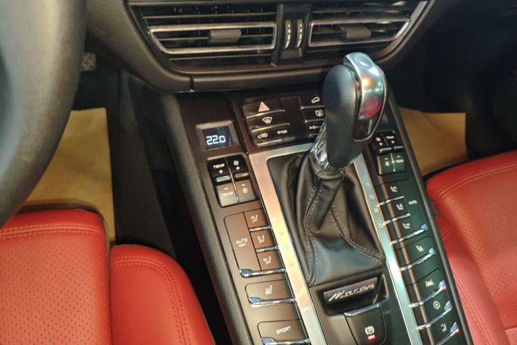 保时捷 2020款 Macan 2.0T中控内饰18