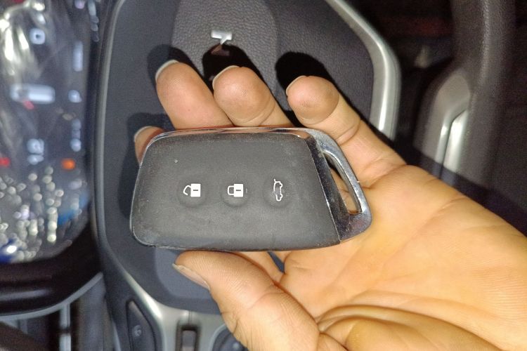 宝骏RM-5 2019款 1.5L CVT 24小时在线精英型 7座中控内饰11