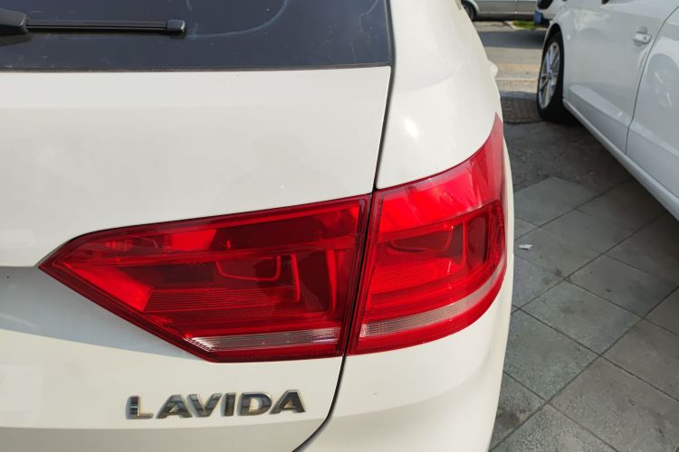 大众 朗行 2013款 1.6L 自动风尚型车身外观9