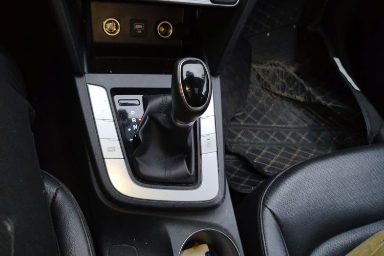 现代 领动 2019款 1.5L CVT智炫·精英型中控内饰18