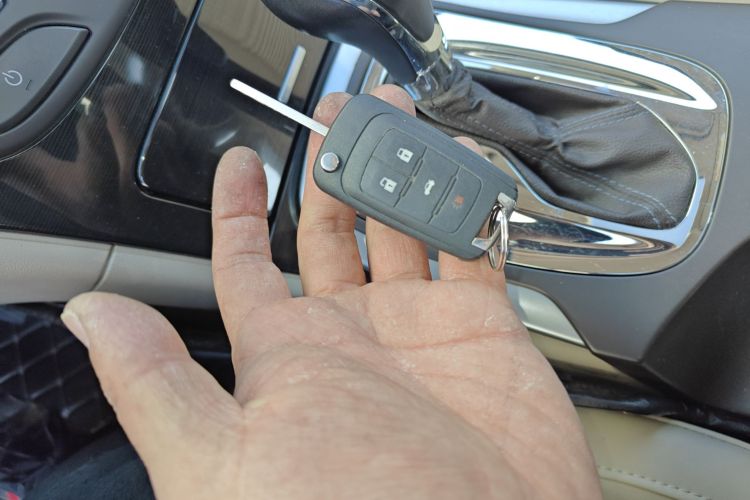 别克 君威 2015款 2.0L 领先时尚型中控内饰11