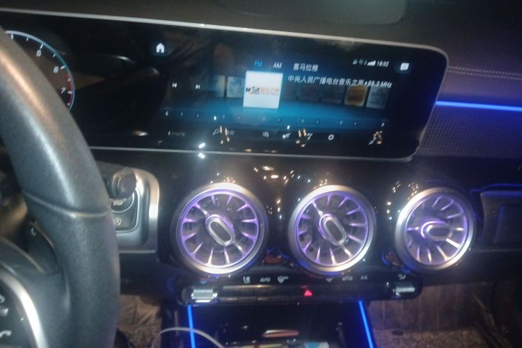 奔驰GLB 2020款 改款 GLB 200 动感型中控内饰16