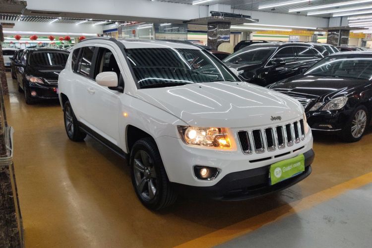 Jeep 指南者(进口) 2014款 改款 2.4L 四驱舒适版车身外观6002