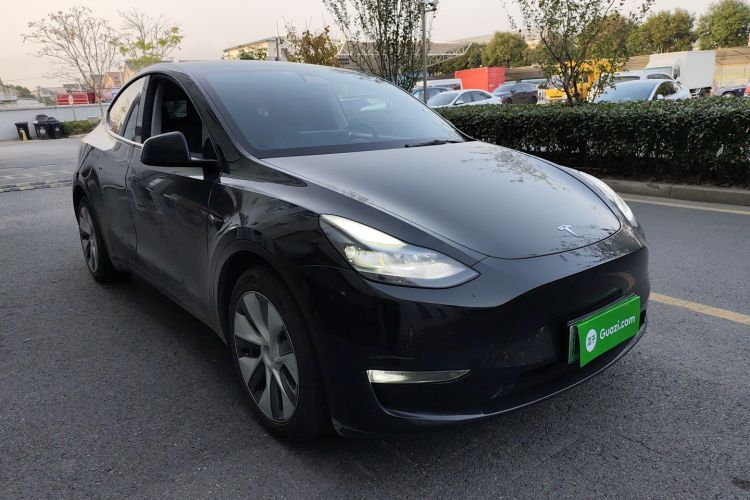 特斯拉 Model Y 2021款 标准续航后驱版车身外观3