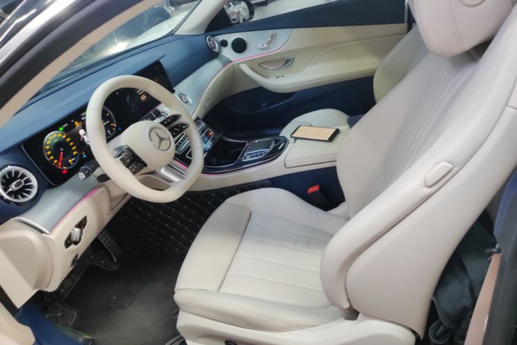 奔驰E级(进口) 2023款 改款 E 260 轿跑车中控内饰19