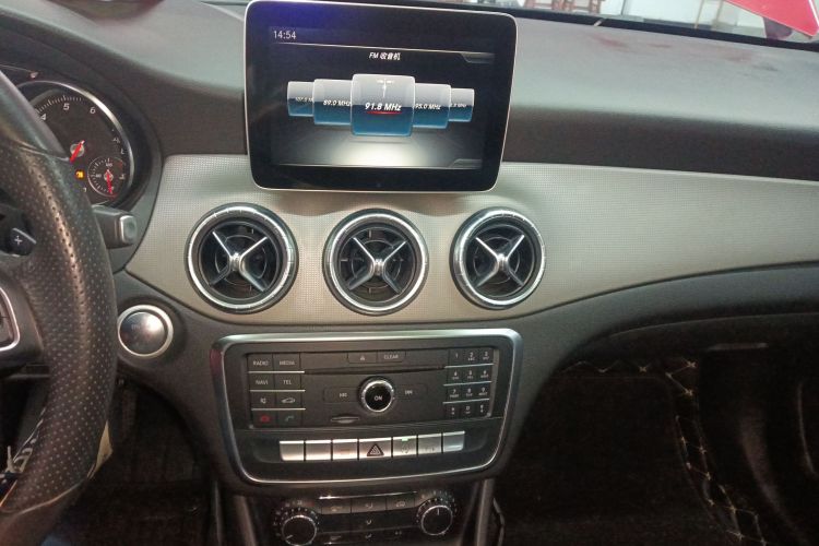 奔驰CLA 2017款 改款 CLA 200 时尚型中控内饰16