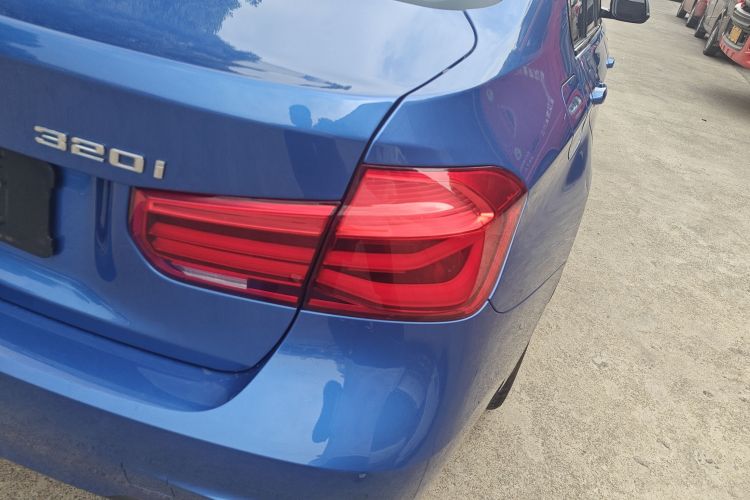 宝马3系 2018款 320i M运动套装车身外观9