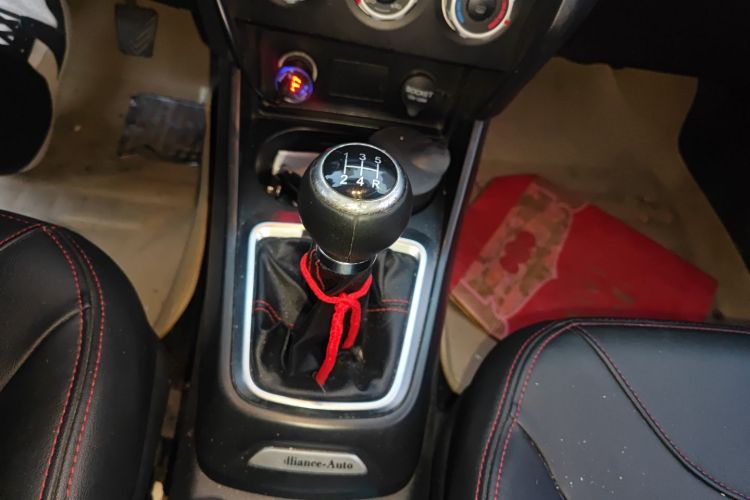 中华V3 2016款 1.5L 手动舒适型中控内饰18