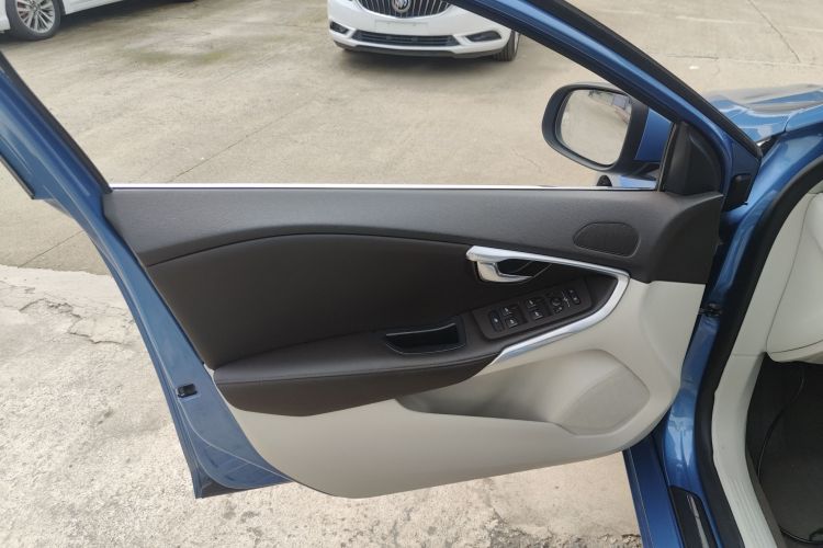 沃尔沃V40 2016款 T3 智逸版中控内饰47