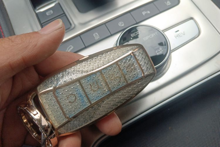 比亚迪 唐新能源 2018款 DM 2.0T 全时四驱智联创享型 7座 国V中控内饰7001