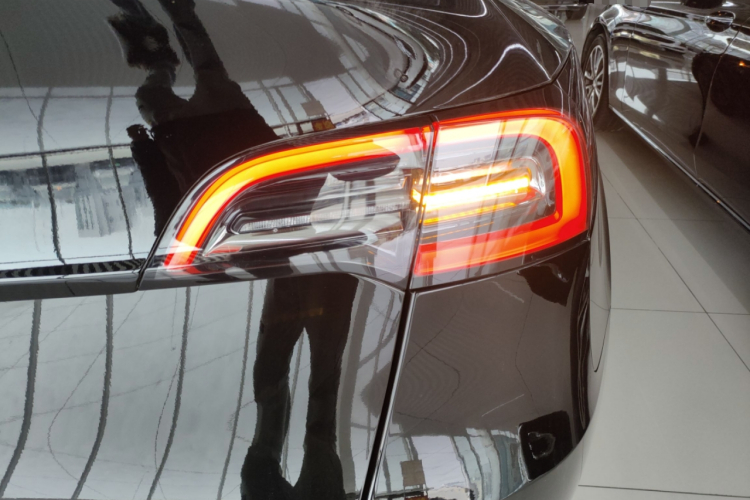 特斯拉 Model Y 2021款 标准续航后驱版车身外观6006