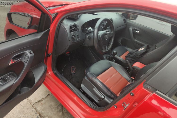 大众 Polo 2016款 1.4L 手动风尚型中控内饰20