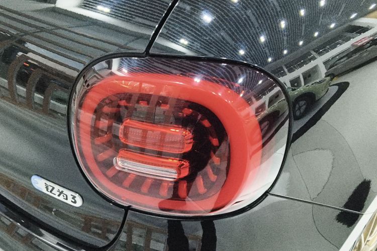 江淮钇为 钇为3 2025款 330km 黑凤梨版车身外观6006