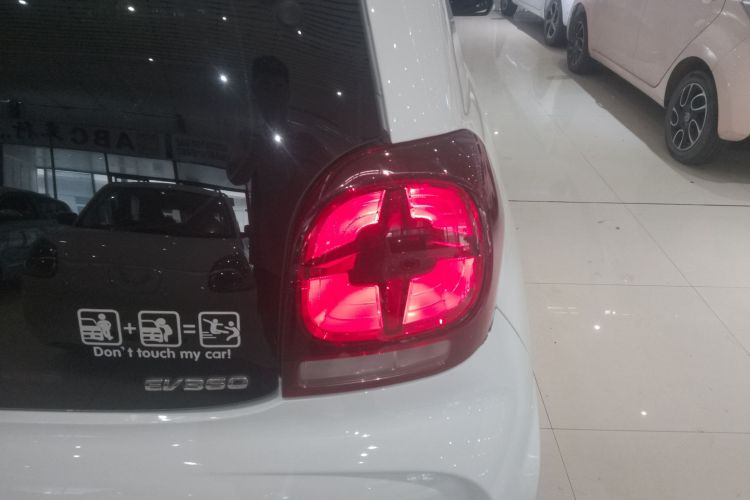 荣威 科莱威CLEVER 2021款 302km卓越版车身外观9