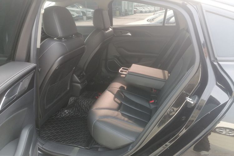 红旗H5 2019款 30TD 灵动版中控内饰21