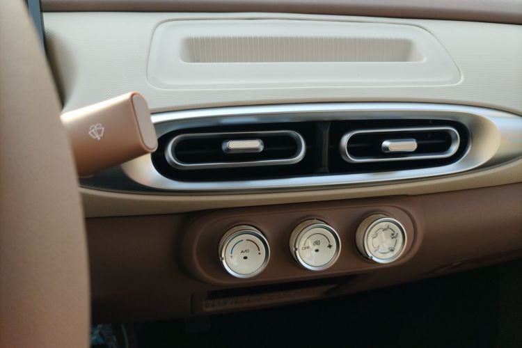 五菱汽车 宏光MINIEV 2025款 四门版 进阶款中控内饰16