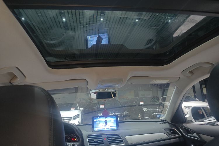 奥迪Q3 2015款 30 TFSI 进取型中控内饰22