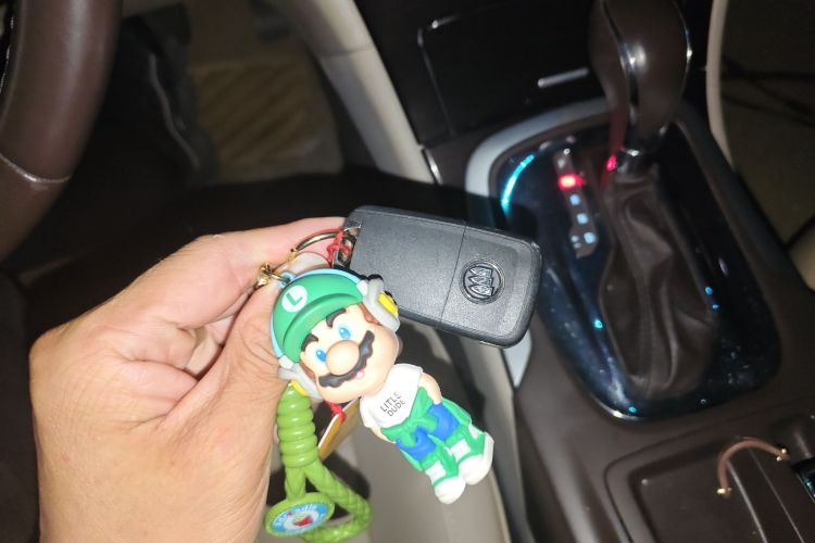 别克 君威 2015款 2.0L 精英时尚型中控内饰11