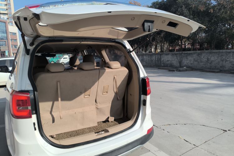 宝骏730 2016款 1.5L 手动舒适型 7座 国V机舱底盘23