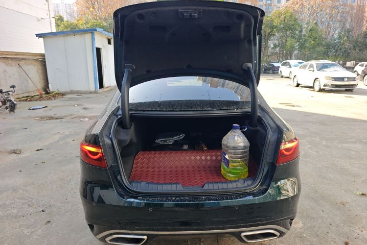 捷豹XFL 2023款 XFL 2.0T P250 两驱精英运动版机舱底盘23