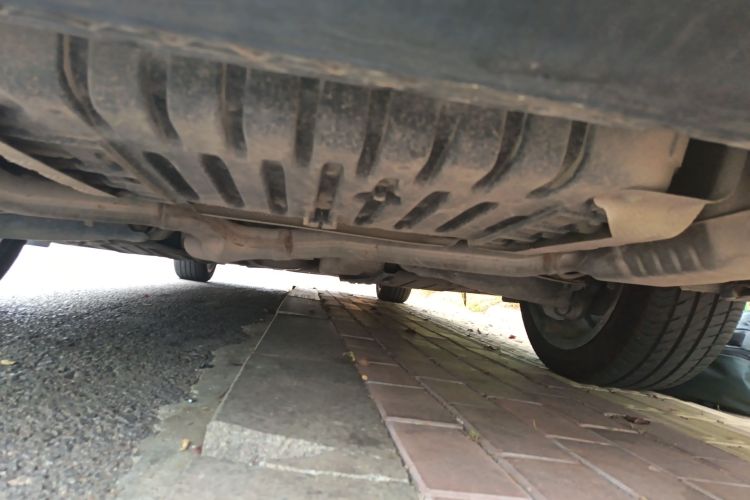 奔驰E级 2016款 E 200 L 运动型局部细节9006